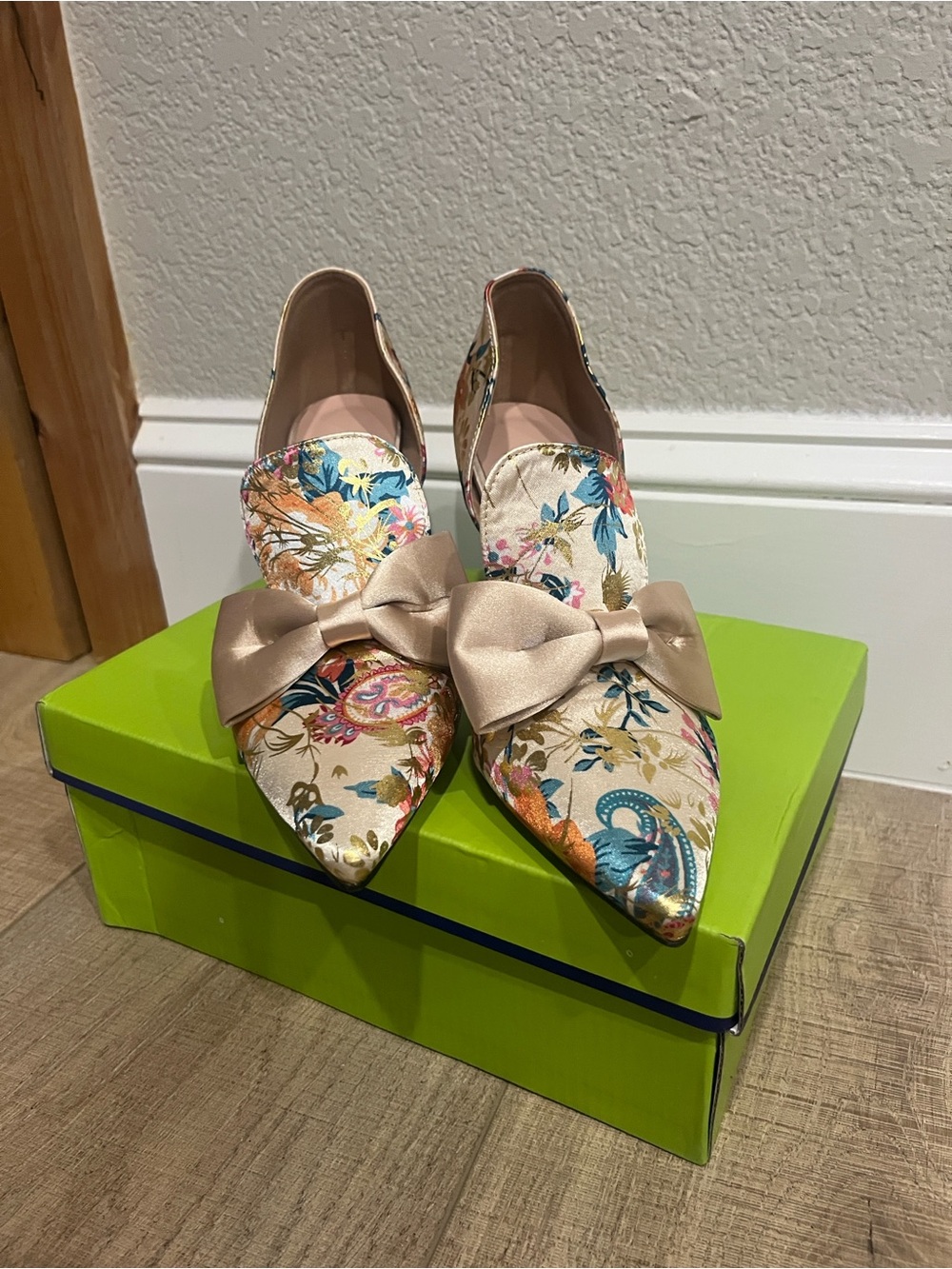 Floral Pointed Toe Bow Flats - Cream Multicolor - Picture 3 of 4